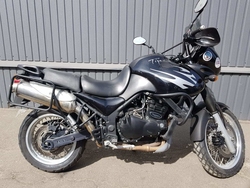Triumph  Tiger 885	