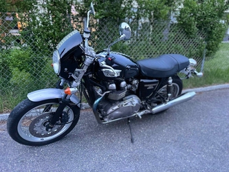  Triumph Thruxton 900 