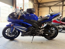 Yamaha YZF-R1