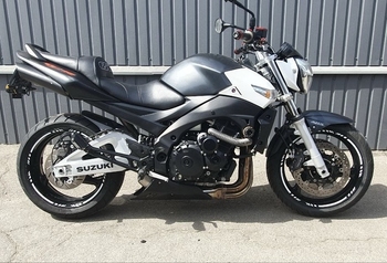 �������� Suzuki GSR600SA